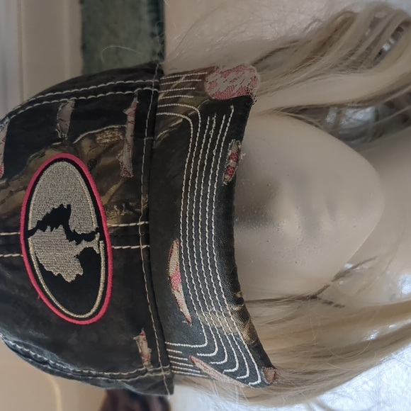 Mossy Oak Accessories - Mossy Oak camo hat with lace